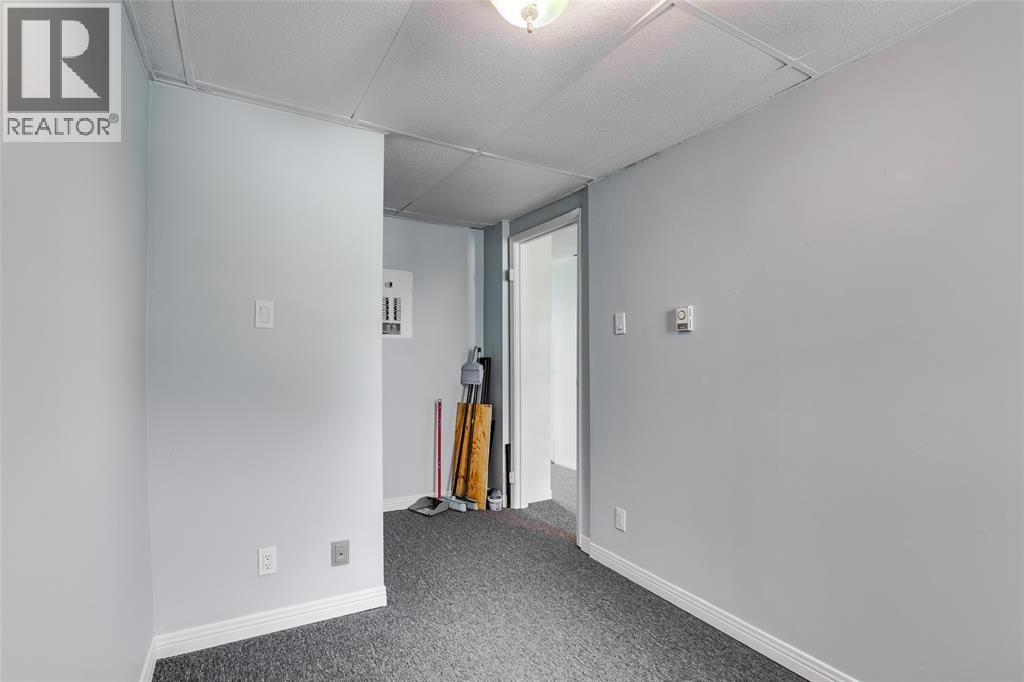 30 Duke Street South Property Photo 12