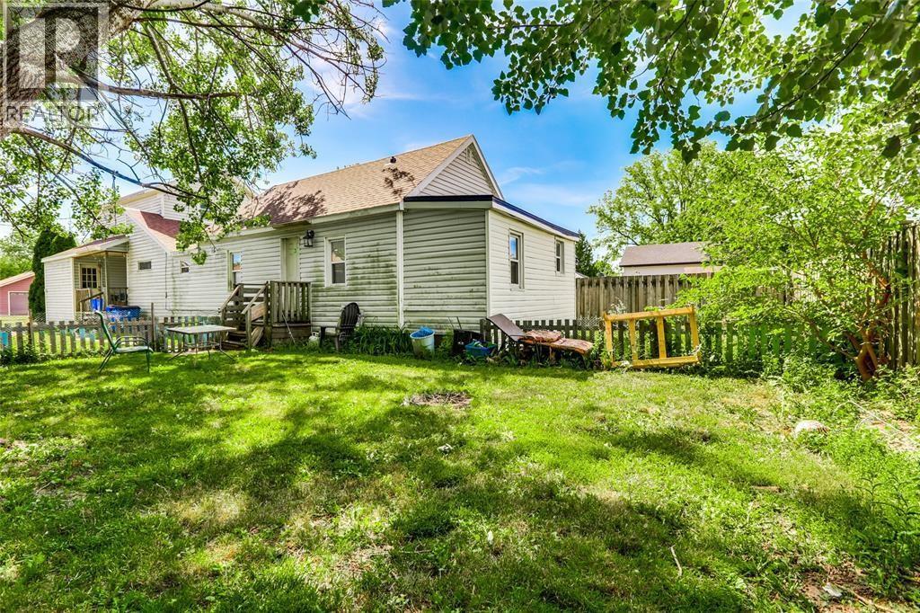 30 Duke Street South Property Photo 16