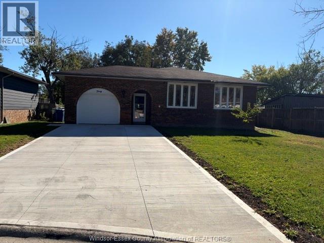 40 Holiday Court Property Photo 1