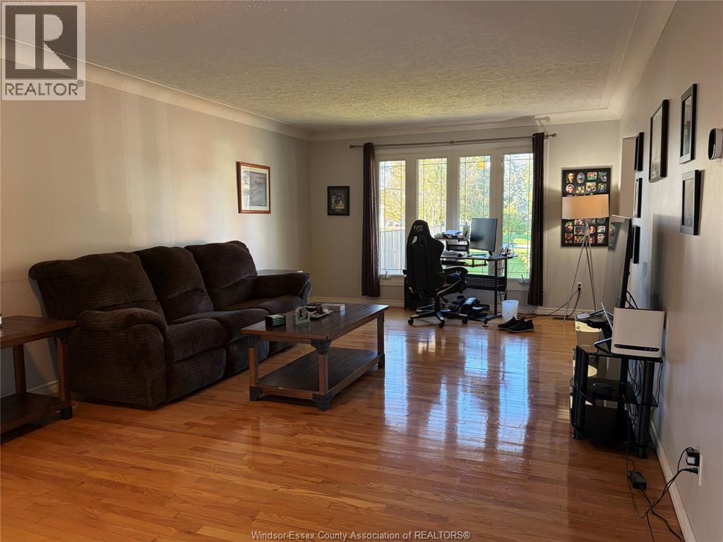 40 Holiday Court Property Photo 6