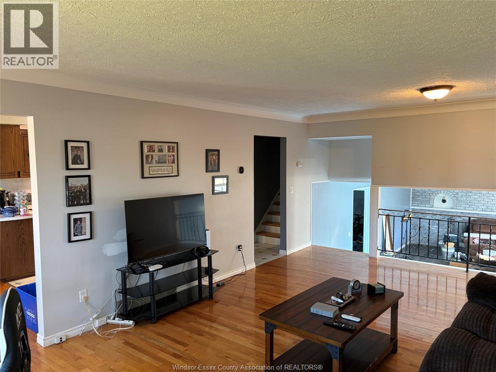 40 Holiday Court Property Photo 7