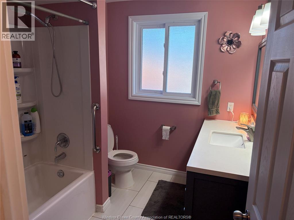 40 Holiday Court Property Photo 9