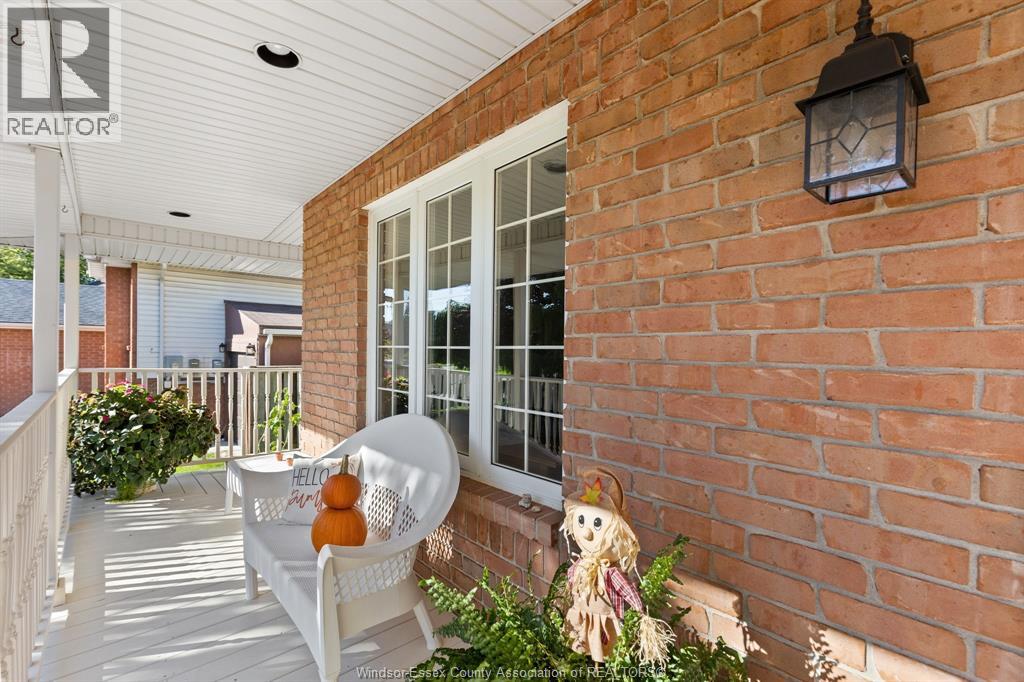 1620 Maple Property Photo 4