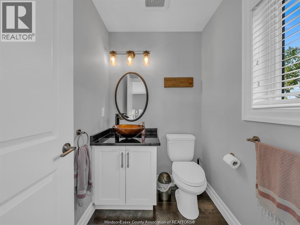 702 Lesperance Road Property Photo 10
