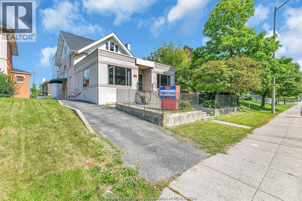 1324 Ouellette Avenue Property Photo 4