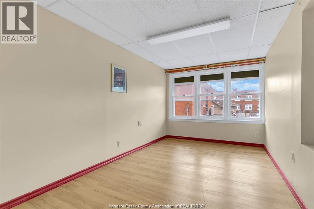 1324 Ouellette Avenue Property Photo 28