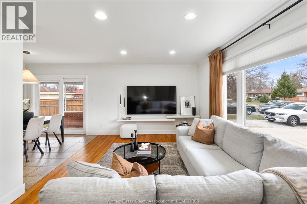735 Lounsborough Property Photo 6