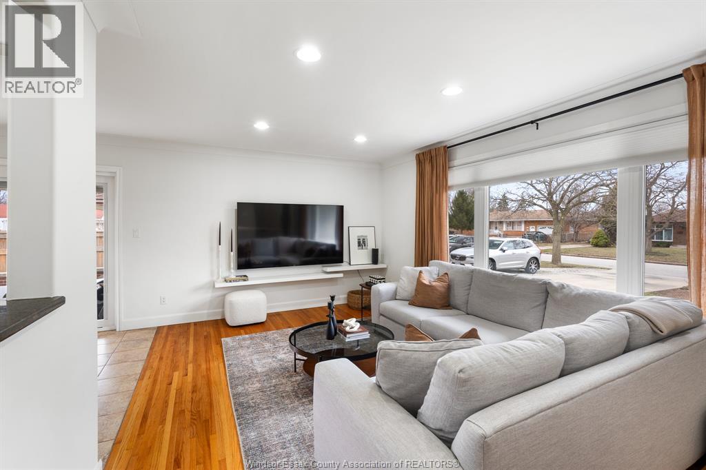 735 Lounsborough Property Photo 7