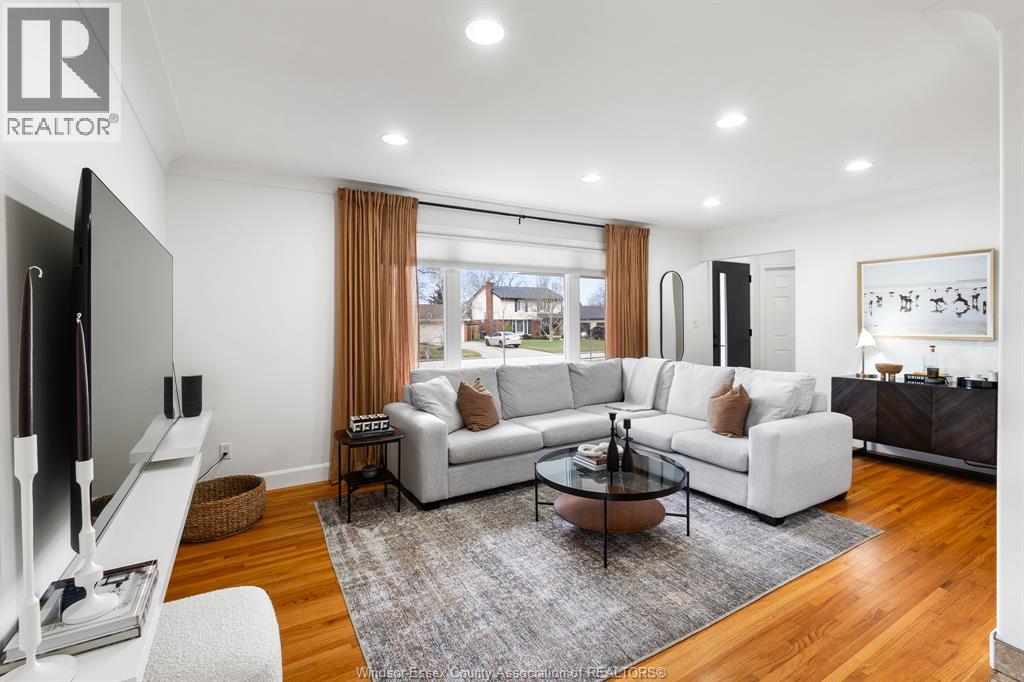 735 Lounsborough Property Photo 8