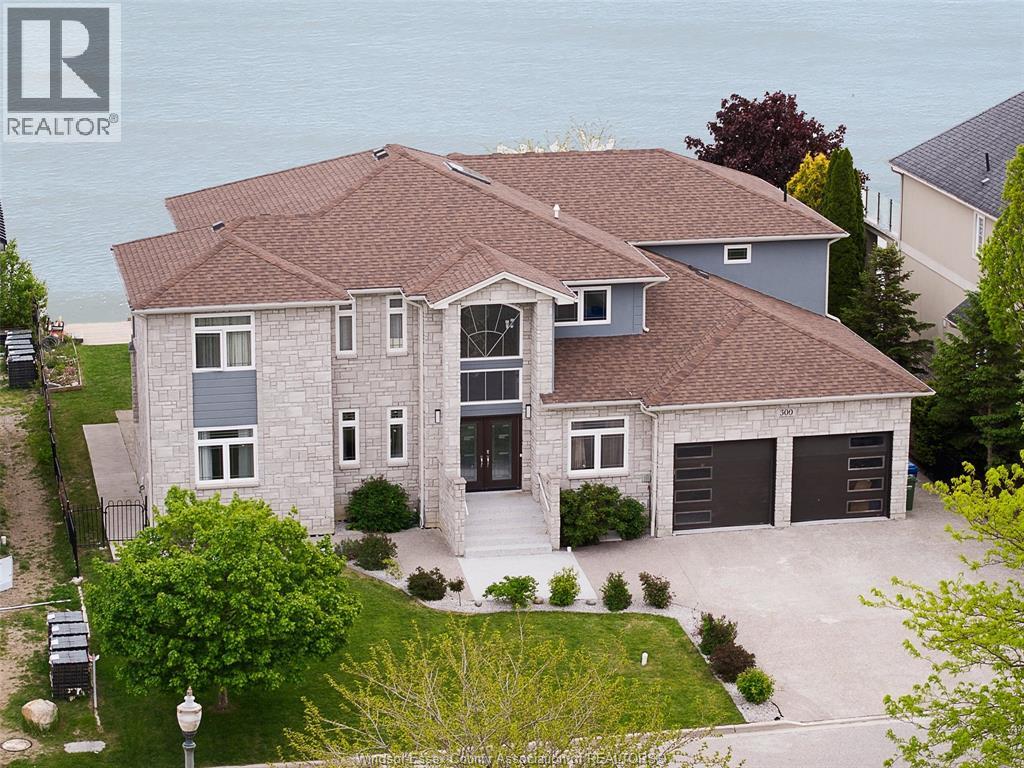 300 Shoreview Circle Property Photo 2