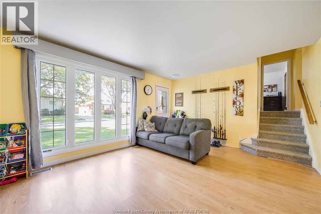 368 Carling Crescent Property Photo 5