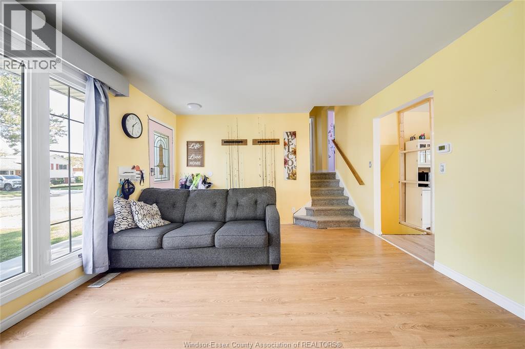 368 Carling Crescent Property Photo 6