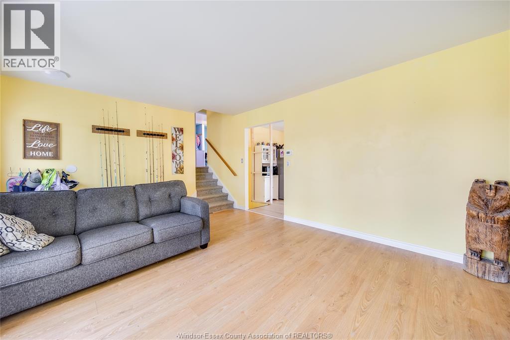 368 Carling Crescent Property Photo 7