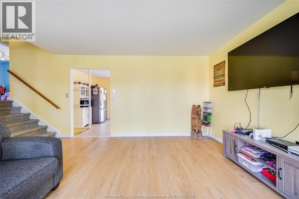 368 Carling Crescent Property Photo 8