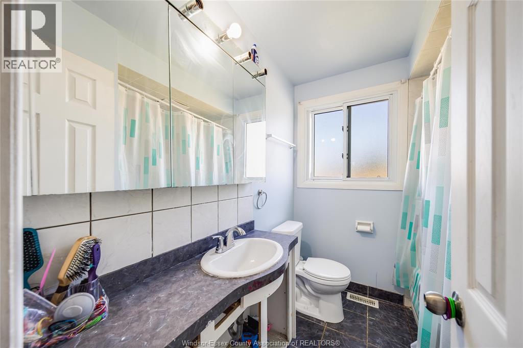 368 Carling Crescent Property Photo 24