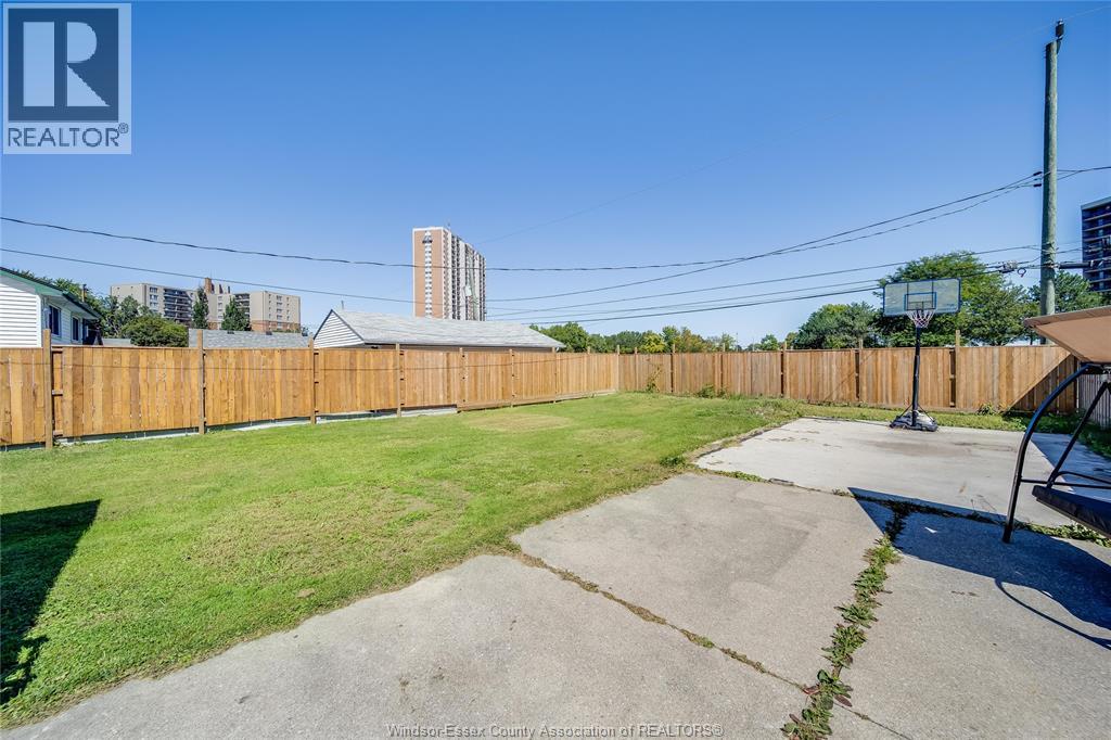 368 Carling Crescent Property Photo 42