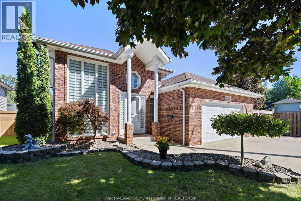 1520 Maple Property Photo 1