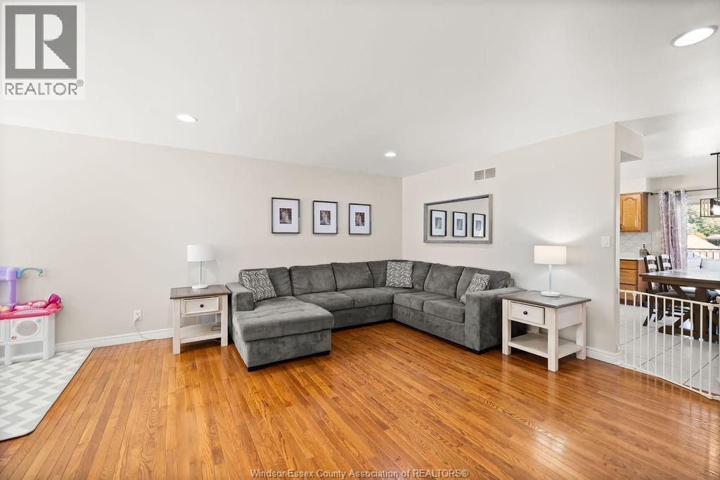 1520 Maple Property Photo 6