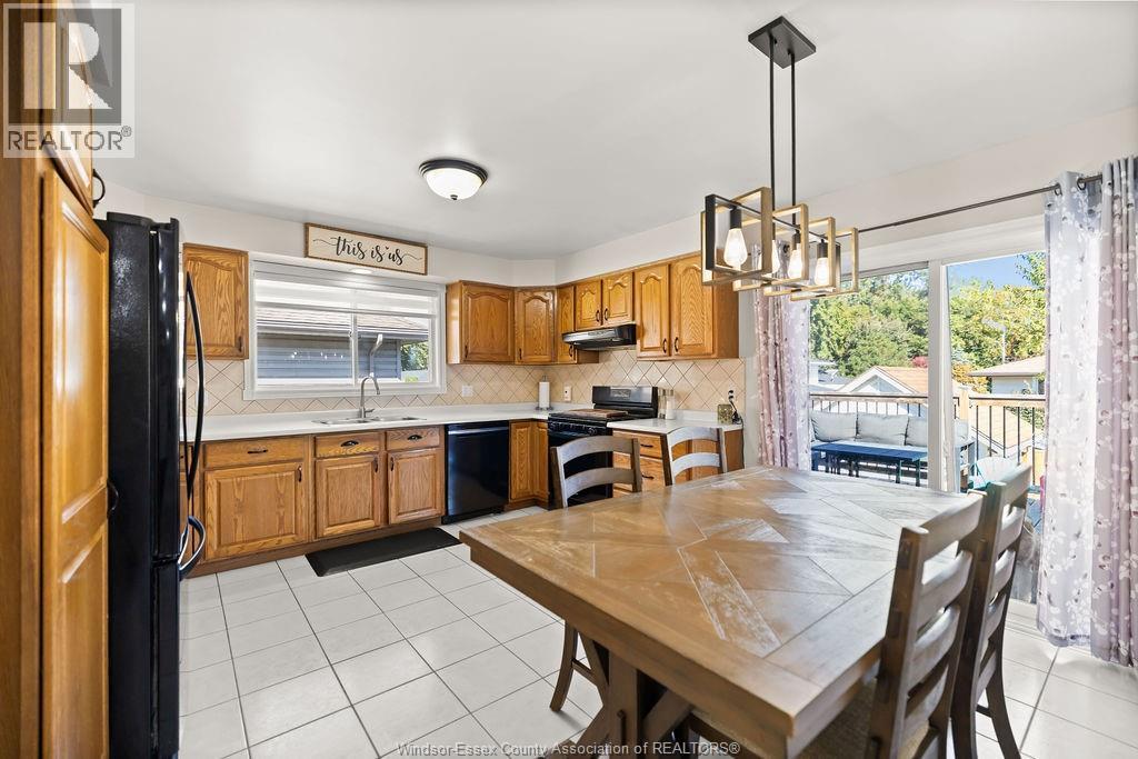 1520 Maple Property Photo 9