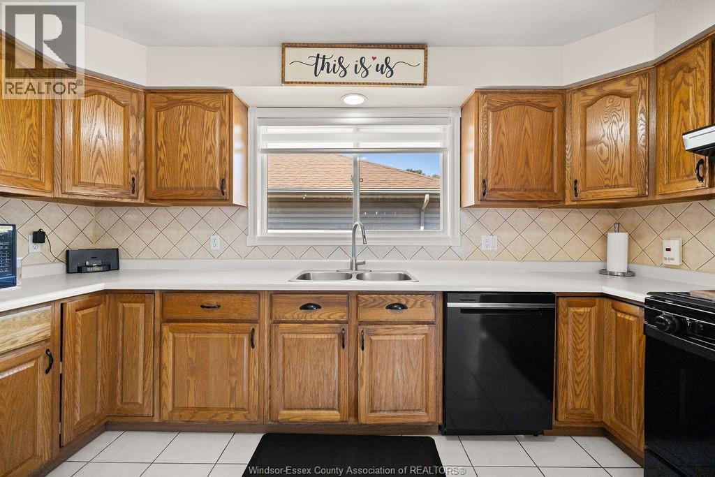 1520 Maple Property Photo 10