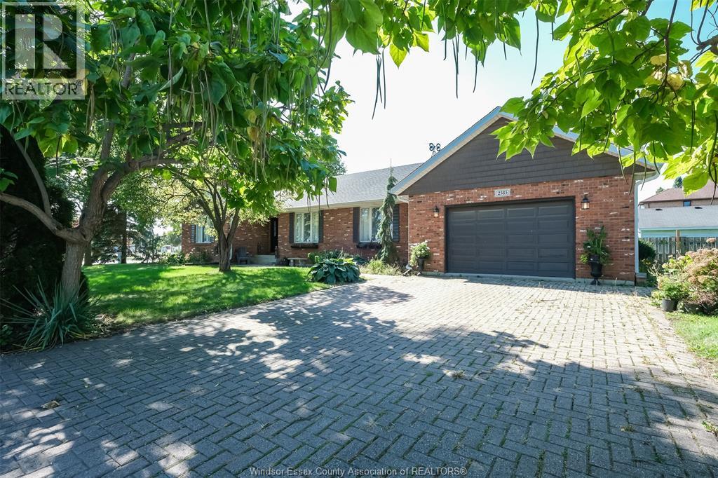 2585 Banwell Property Photo 3