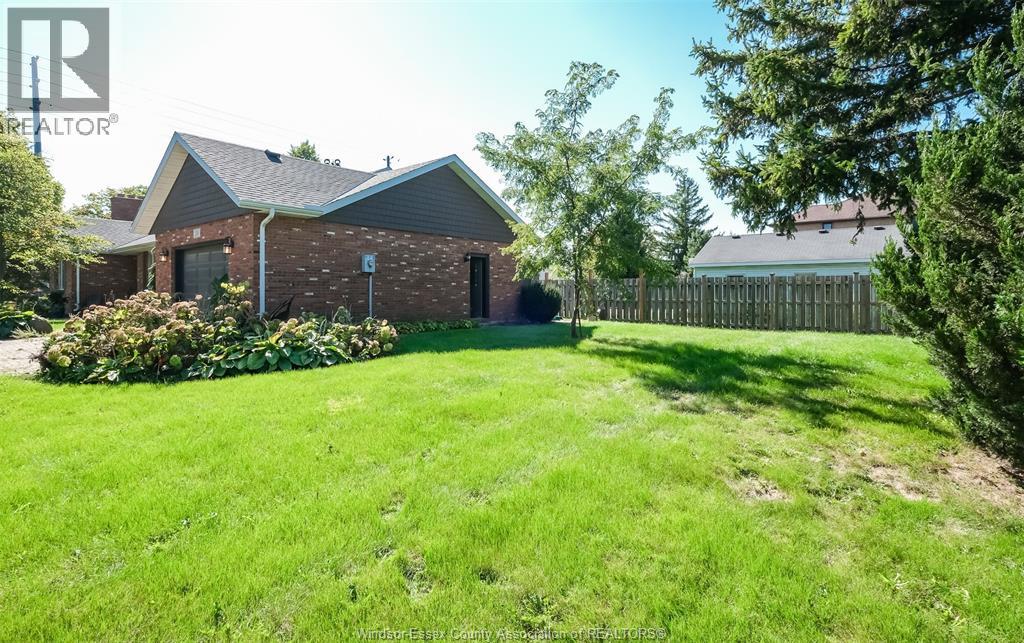 2585 Banwell Property Photo 4