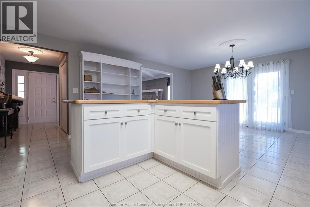 2585 Banwell Property Photo 10