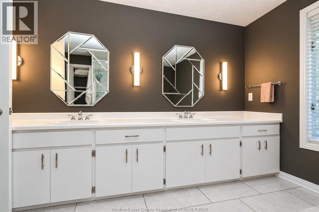 2585 Banwell Property Photo 13