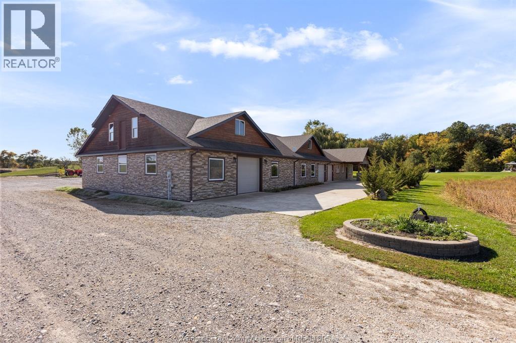 8541 NORTH Sideroad Property Photo 1