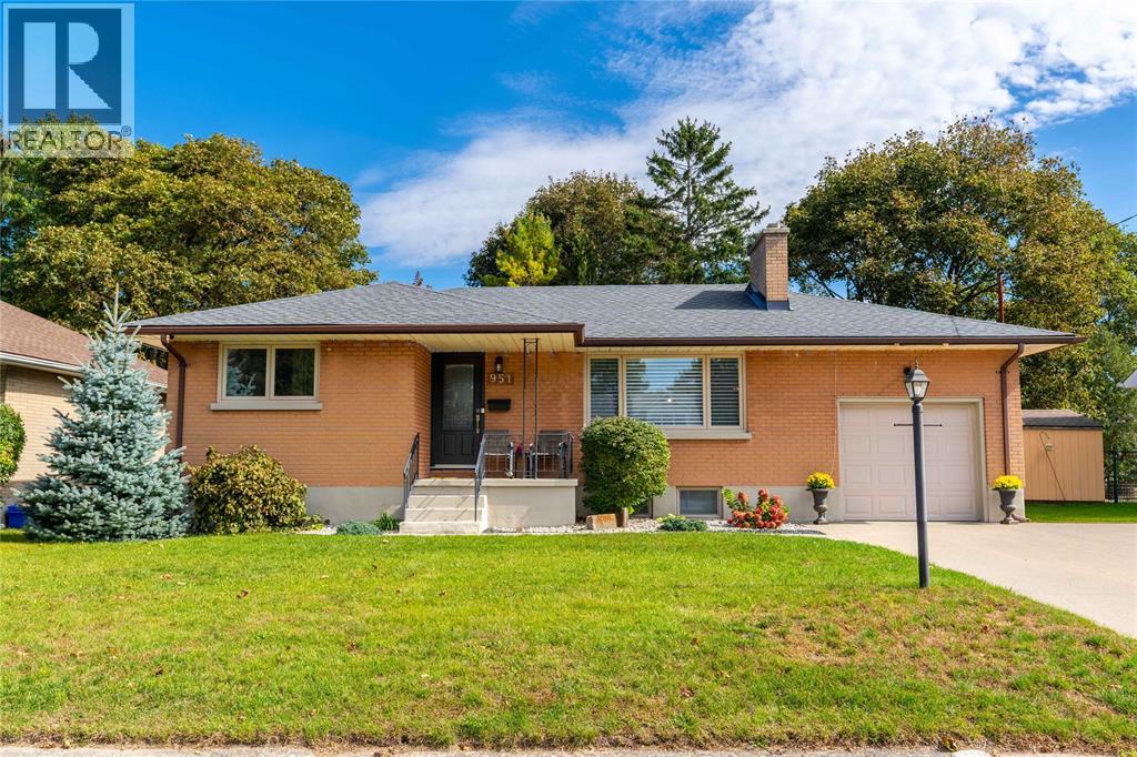 951 BEVERLEY ROAD Property Photo 1