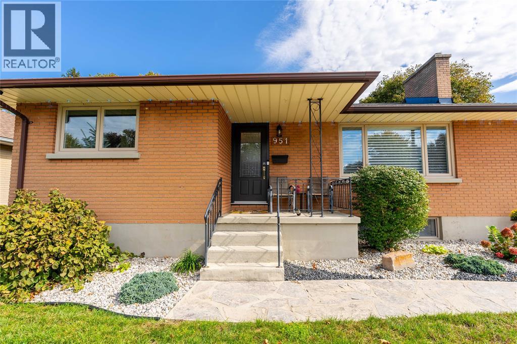 951 Beverley Road Property Photo 3