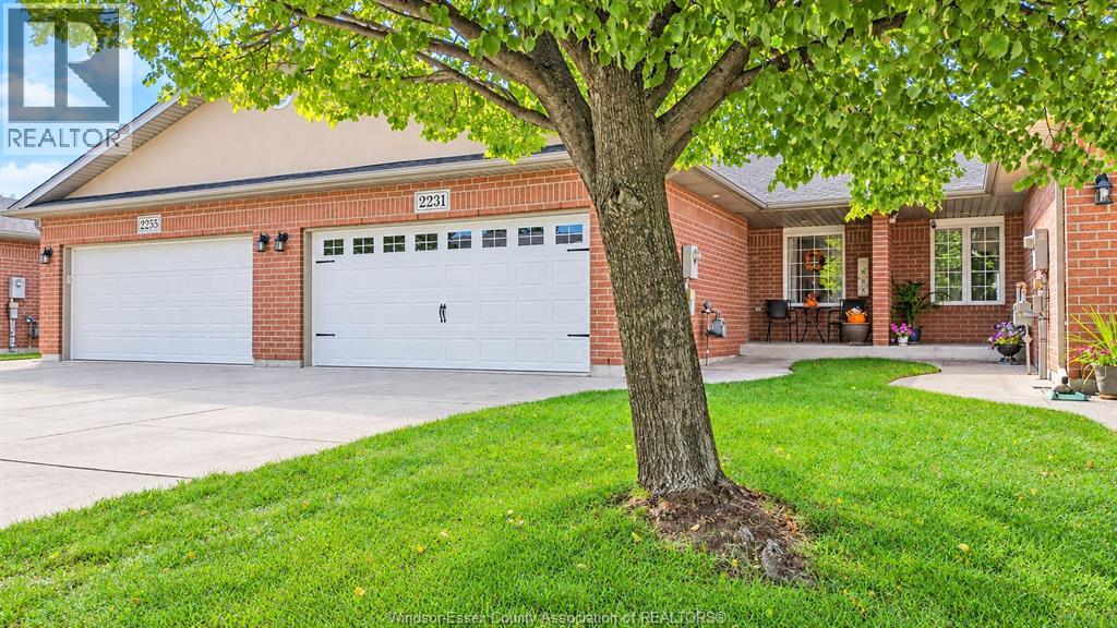 2231 Luxury Property Photo 2