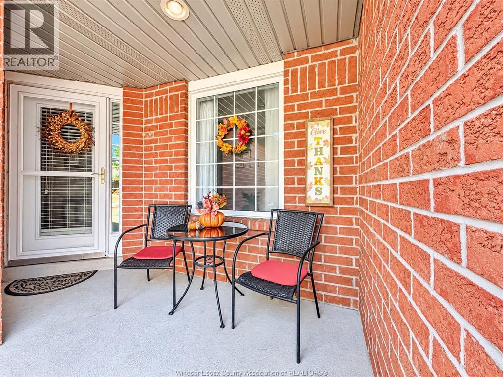 2231 Luxury Property Photo 3