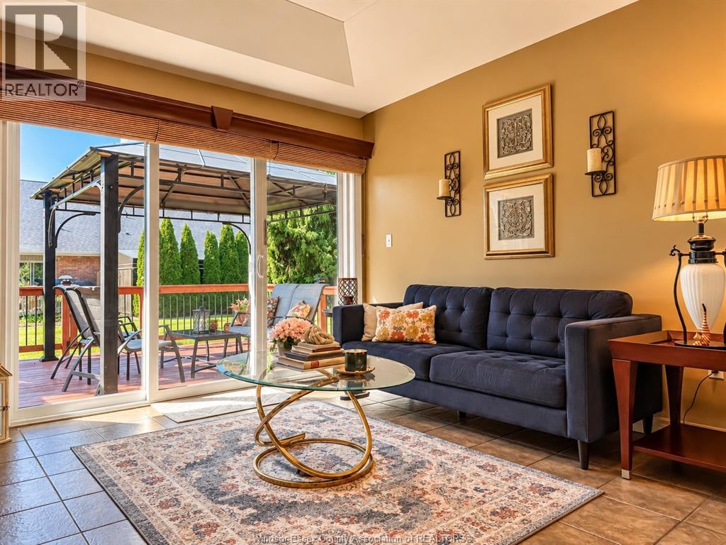2231 Luxury Property Photo 14