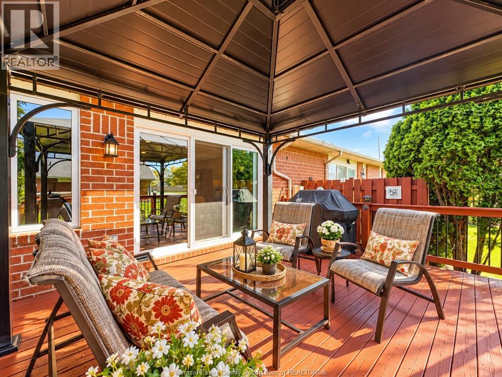 2231 Luxury Property Photo 15