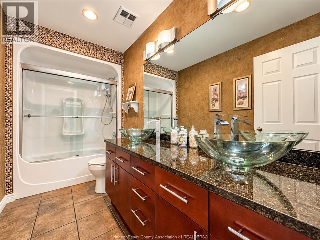 2231 Luxury Property Photo 19