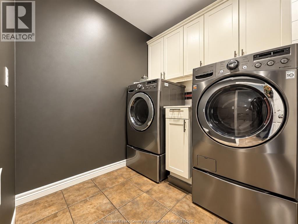 2231 Luxury Property Photo 24