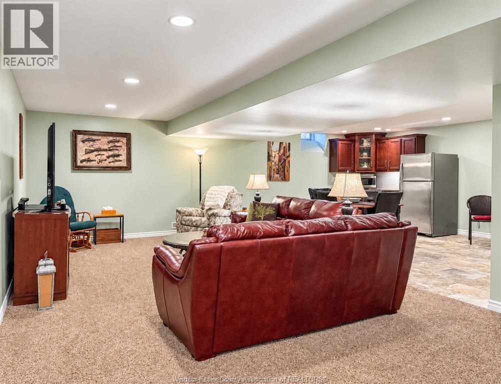 2231 Luxury Property Photo 25