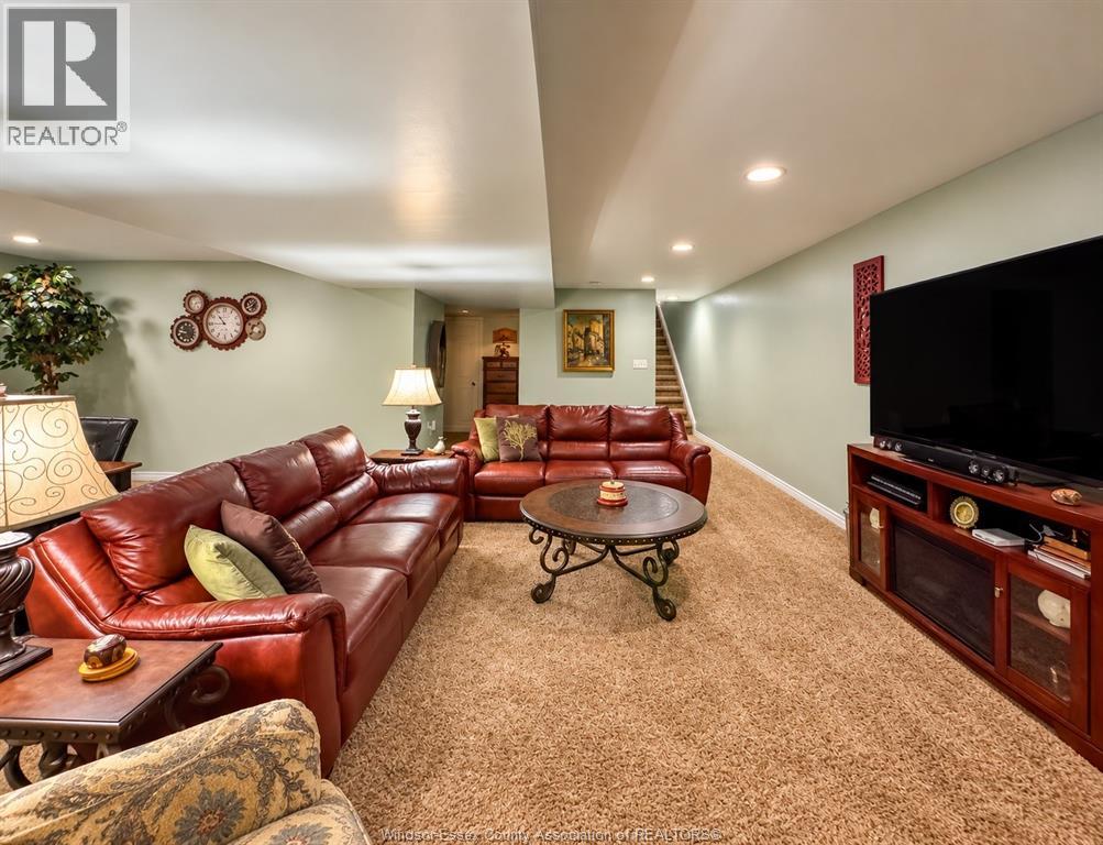 2231 Luxury Property Photo 26