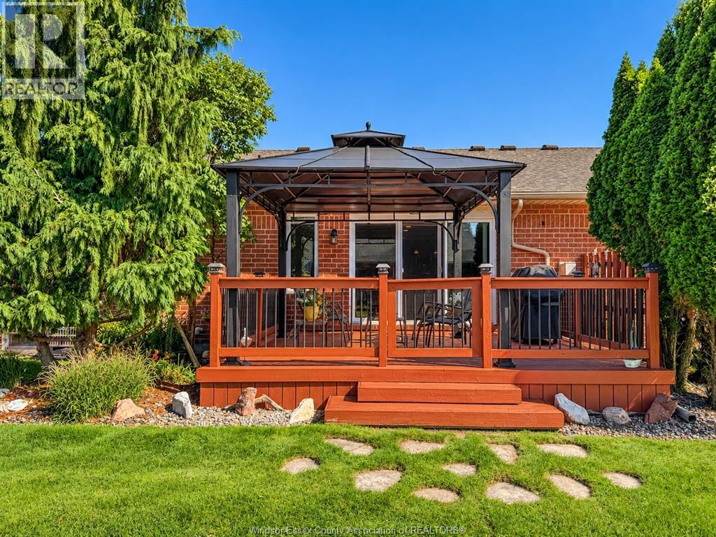 2231 Luxury Property Photo 32