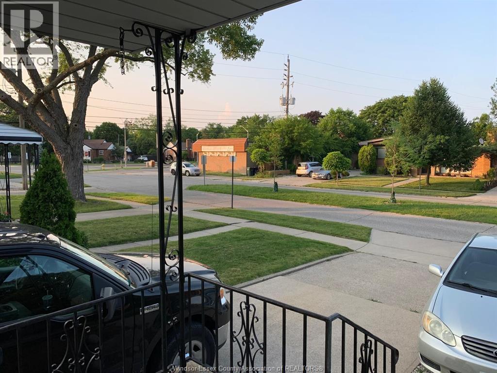 835 Isabelle Unit# Lower Property Photo 3