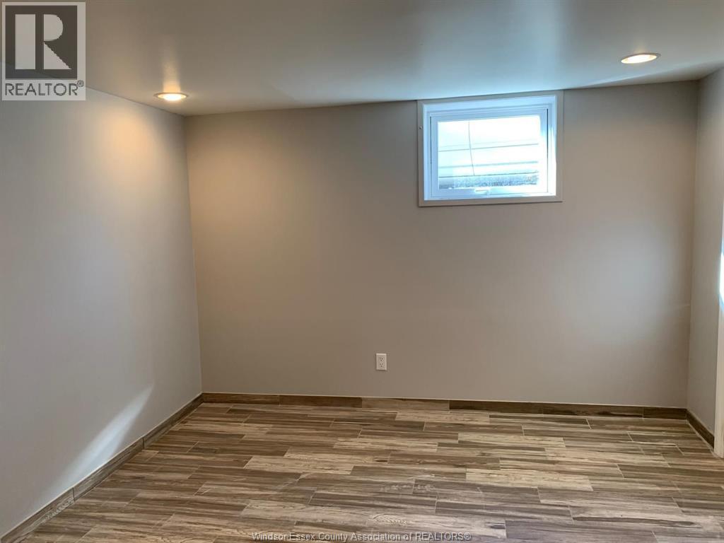835 Isabelle Unit# Lower Property Photo 7