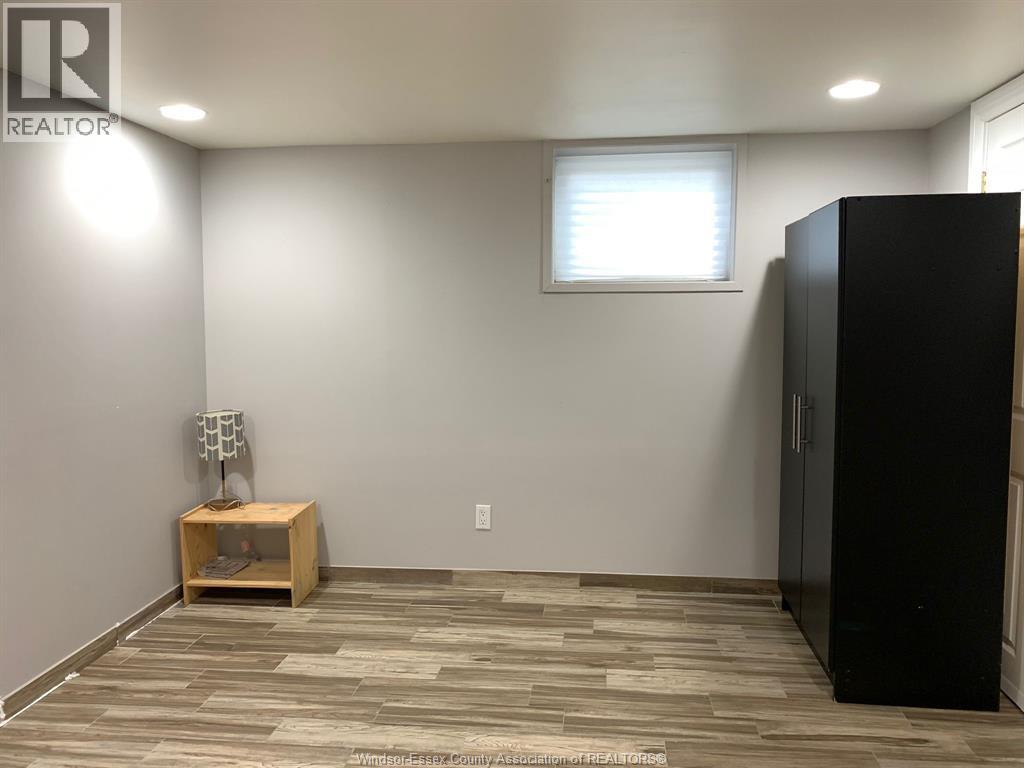 835 Isabelle Unit# Lower Property Photo 9