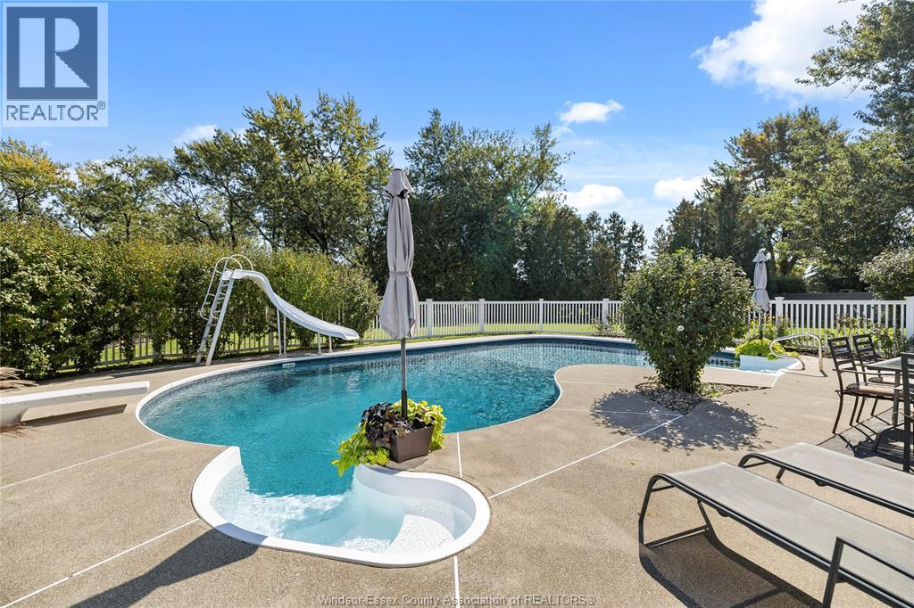 3926 Roseland Drive West Property Photo 5
