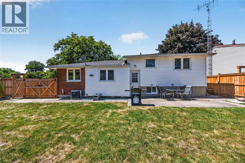 492 Parkdale Crescent Property Photo 30