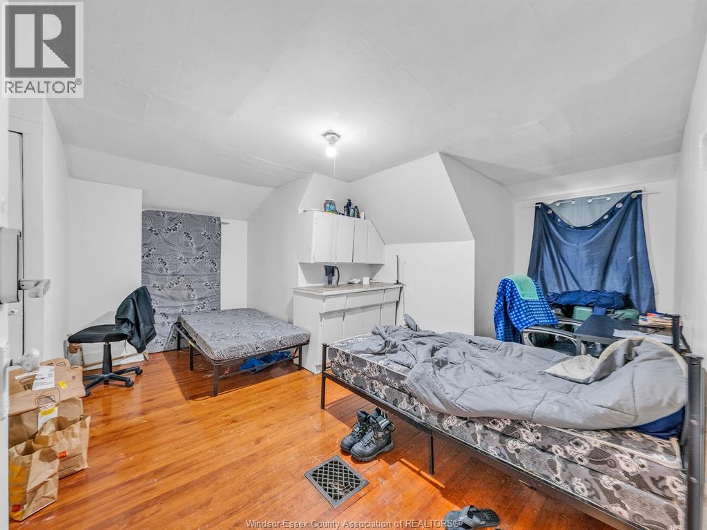 780 Dougall Property Photo 21