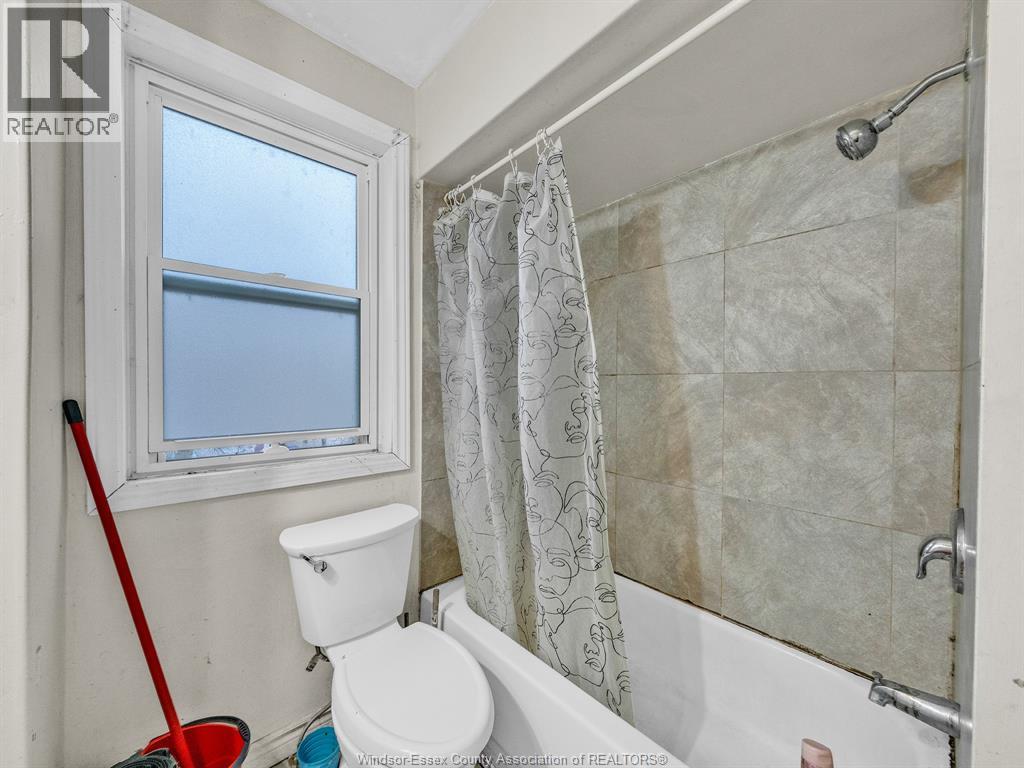 780 Dougall Property Photo 28
