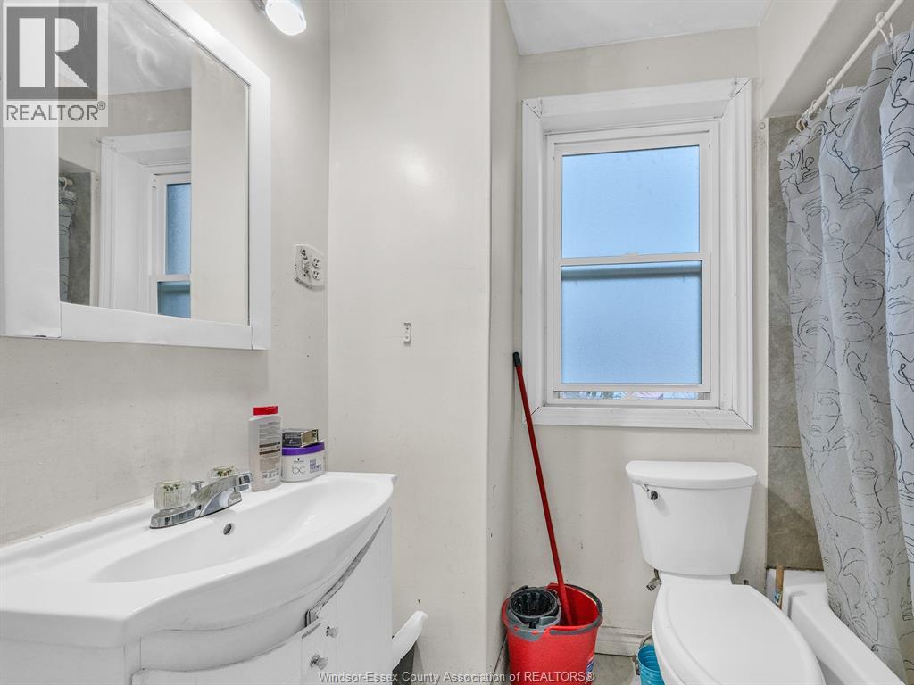 780 Dougall Property Photo 29