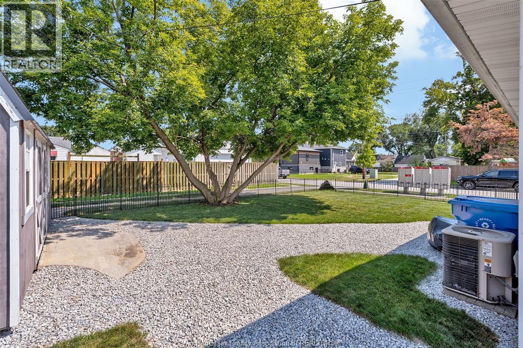 858 Lesperance Property Photo 8