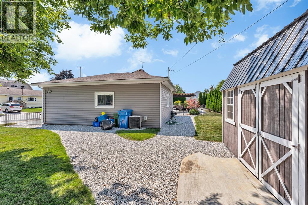 858 Lesperance Property Photo 9